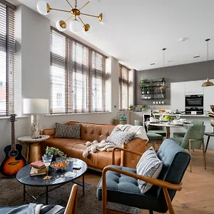 Cathedral Yard - Art Deco Luxury Exeter