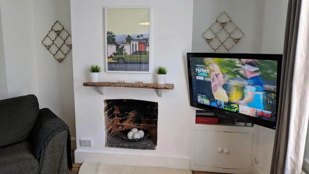 Noble House Exeter Villa 0*,